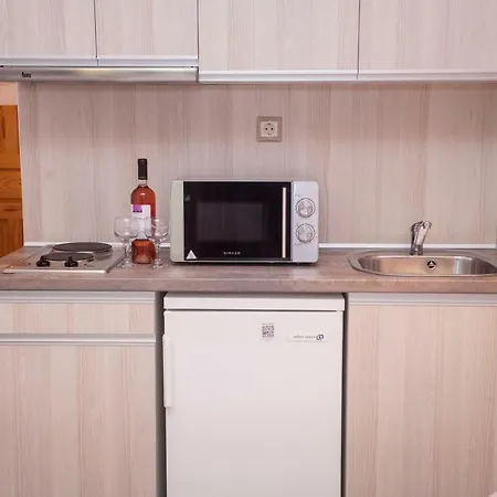 Ξενοδοχείο με διαμερίσματα Nontas 2*